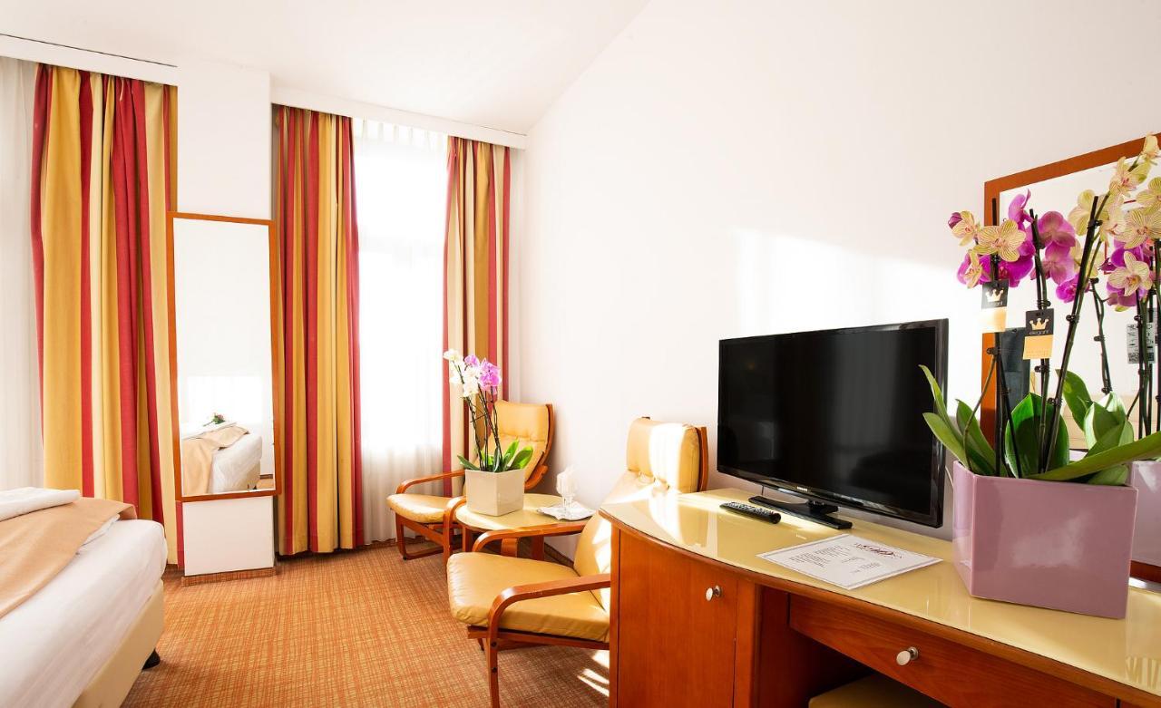 Hotel Dana 2 Satu Mare Exterior photo