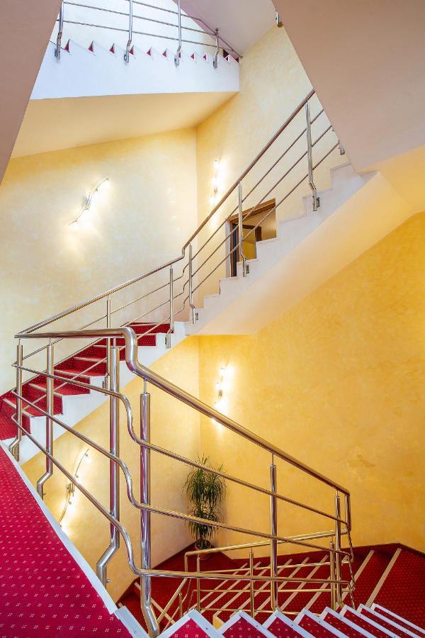 Hotel Dana 2 Satu Mare Exterior photo